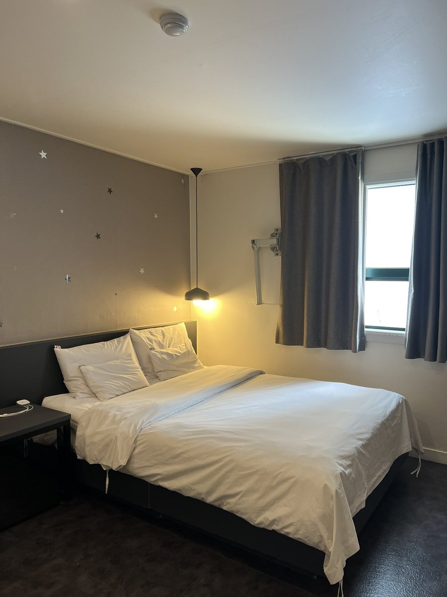 seokjiniwife's tweet photo. I highly recommend our hotel in Haeundae Busan!! Like 100/10! We booked ours right when the tour announcement dropped at a regular cheap price and never did they cancel nor increased their prices. 😭 We were nervous before we arrived bc we’re unsure if we really have a room + https://t.co/ek2wXghgPi