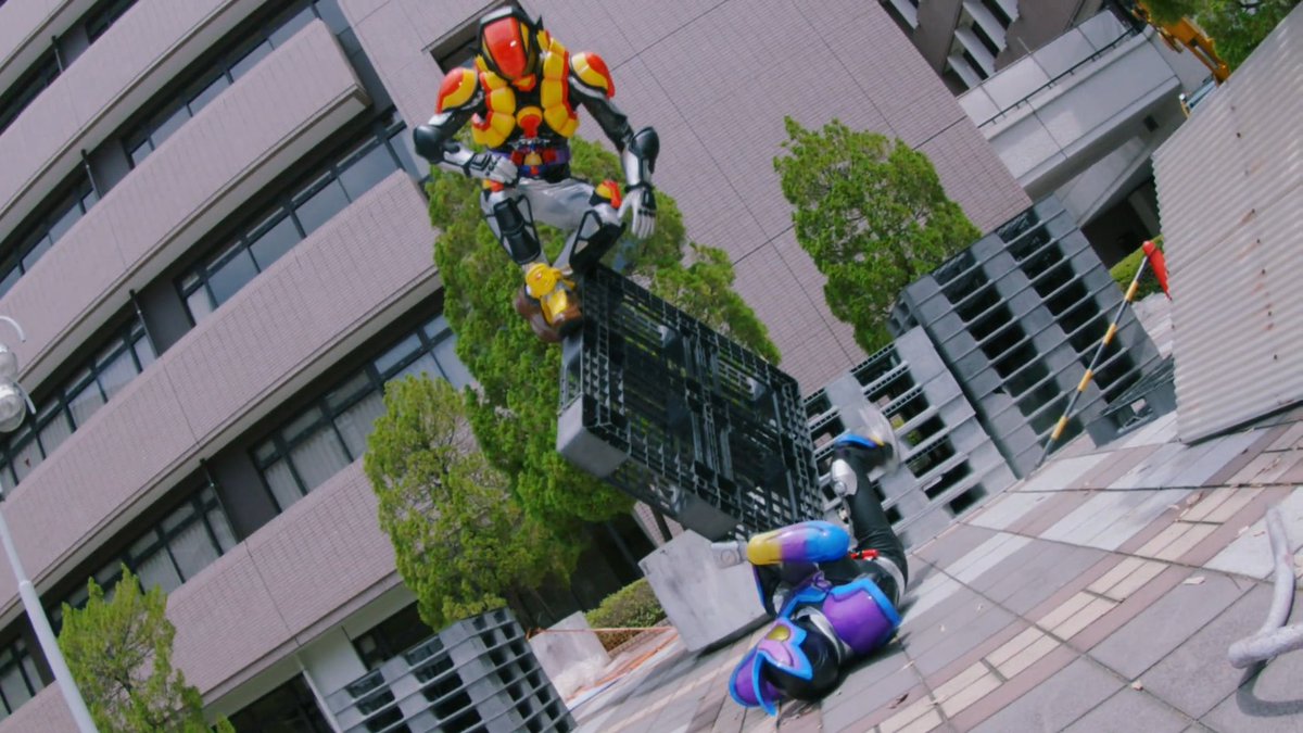 ARKZER0ONE's tweet photo. pretty much most reiwa seasons have had something special to their tokusatsu action but something about the close quarter fights and sense of space in gavv was just unmatched. incredible work all around https://t.co/Aw4vzmgHsq