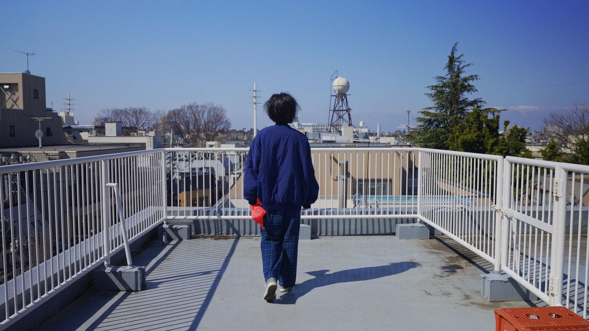 TheaterSprout's tweet photo. 全14作品紹介のラストを飾るのは、主催・沖田かおり監督（@fromokita）の『トリコロール』💈✂️
ネット社会に振り回される人々が偶然出逢い、温もりに触れる。
映画作りを辞めようと思った監督が「これが最後」と大好きな人たちと作った、最長35分の”たからもの”のような作品です🎁
【NAGOYA NEW クリエイター映像AWARD グランプリ🏆】
第5部（17:00〜）にて上映！全14作品の紹介完了！

▼チケット予約はこちらから👇https://t.co/0FncAt8abo

#短編映画 #自主制作映画 #映画祭 #TheaterSPROUT