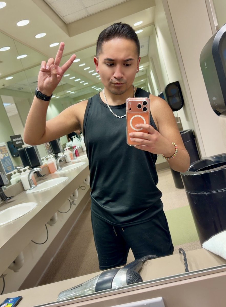MattRodriguez11's tweet photo. Gym selfie. 🖤
#workoutmode https://t.co/ufE5jcPRt0