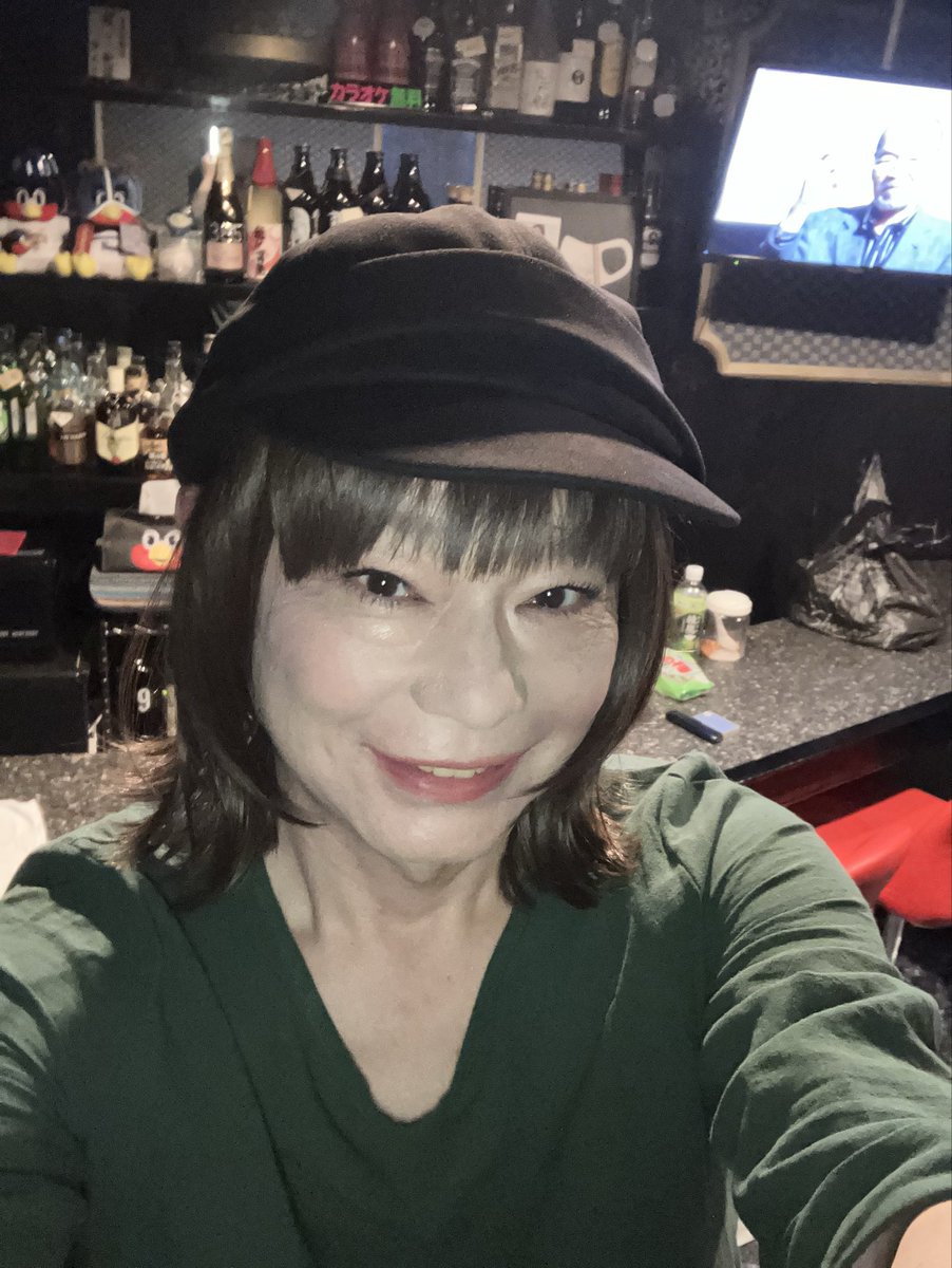 risaloverisa's tweet photo. 先週は喧しい…ではなく賑やかな一夜でした😅
久しぶりに某ユッキー氏と大ママが来られましたが二人とも元気そうで何よりで🤣
一昨日から水のトラブルに嵌ってヘロってますが #ちいかわ占い 一位を信じて上手く終わって麻紀ちゃんも来られる今宵の営業を励みたいです https://t.co/lzNrHUprHi