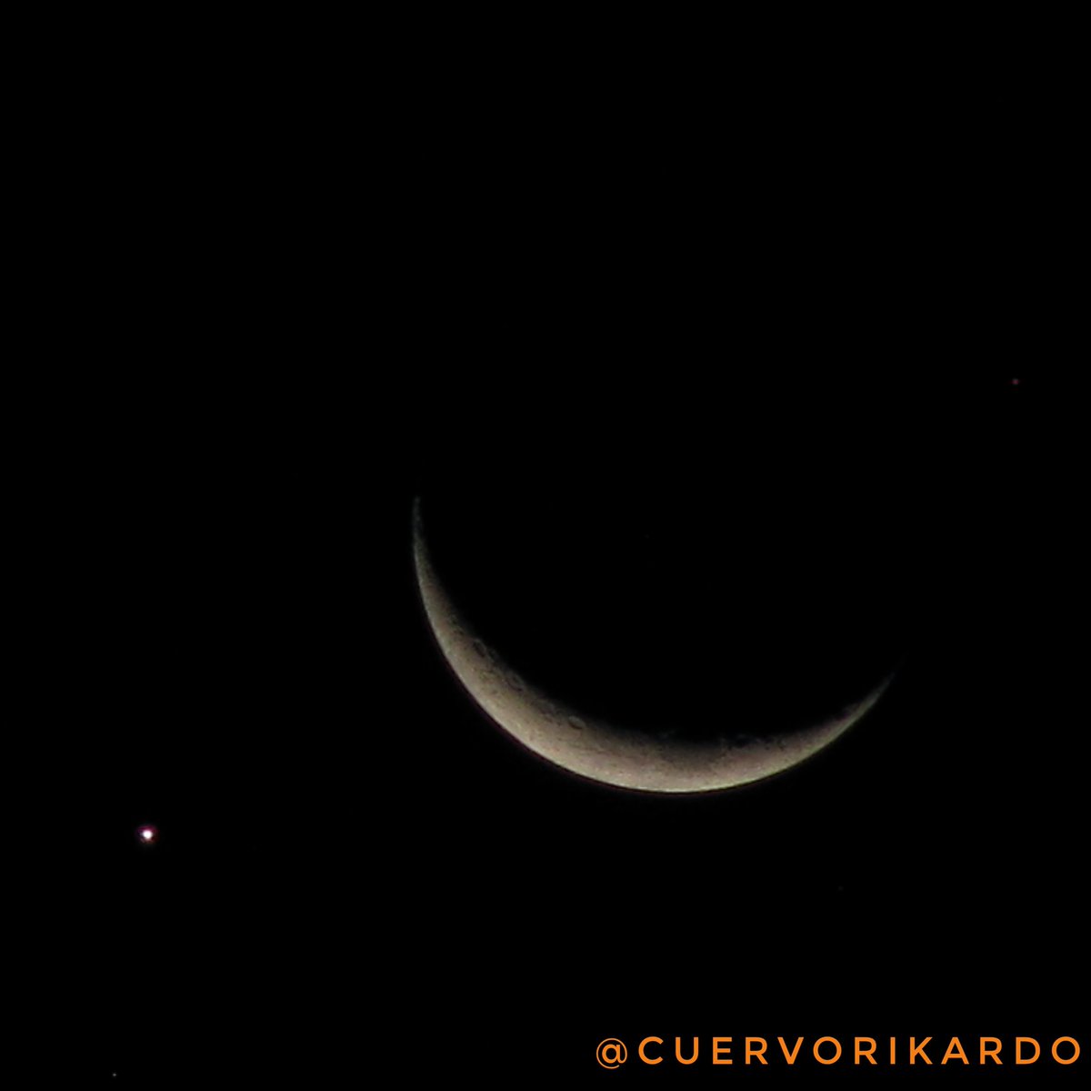 Cuervorikardo's tweet photo. The moon and Venus in a beautiful conjunction with a separation of only 0.5° tonight

Photo taken by me https://t.co/FQCmOFkT5D