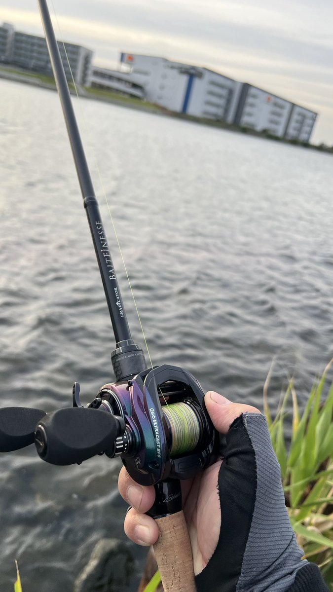 Buzzken51's tweet photo. いつもの夕マヅメ。
中潮上げ5分くらいに🎣

♪なかなかなかなかなかなかなかなか大変だけど♪🤪

頑張ってます❣️🤪 https://t.co/6nhoANFSmv