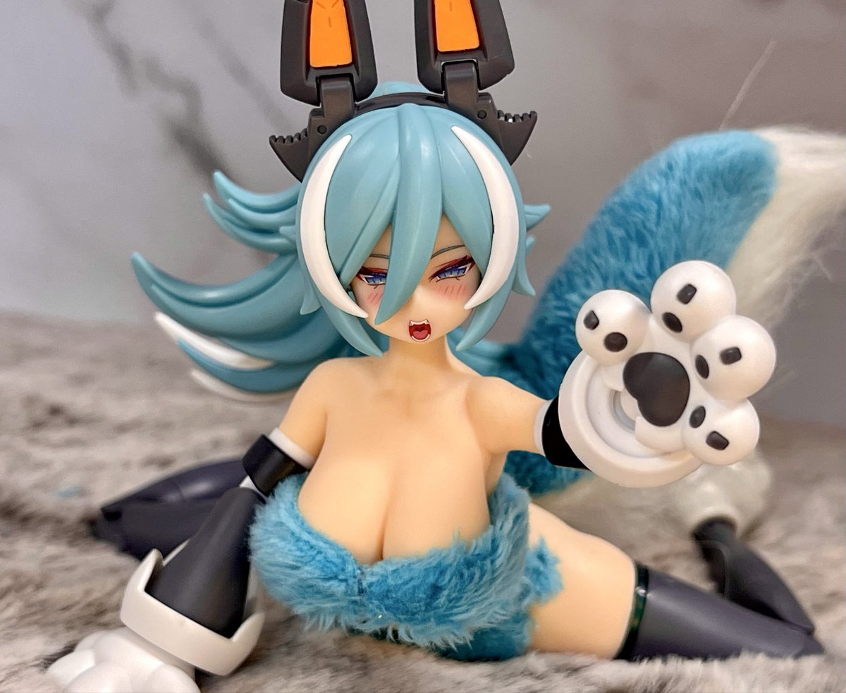 MiniB86's tweet photo. I might not mind if she bites me, haha. 🫦 https://t.co/Uxt0q4nomM