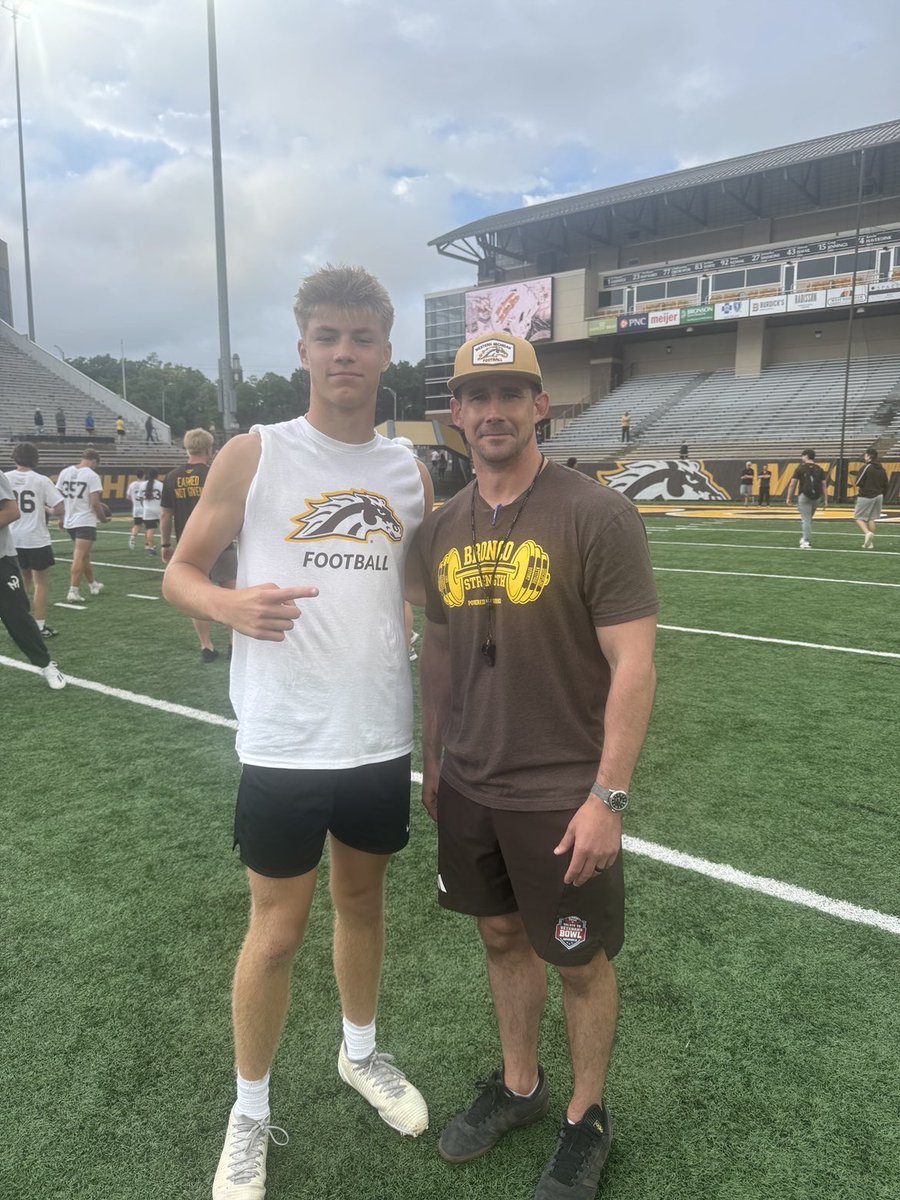 evanoneil22's tweet photo. Had a great time competing at @WMU_Football today. Big thank you  to @coachwaltbell for coaching the QB’s! @CoachLT_WMU @CamAllenFB @HEDslhsfootball https://t.co/vRNZMnPC3v