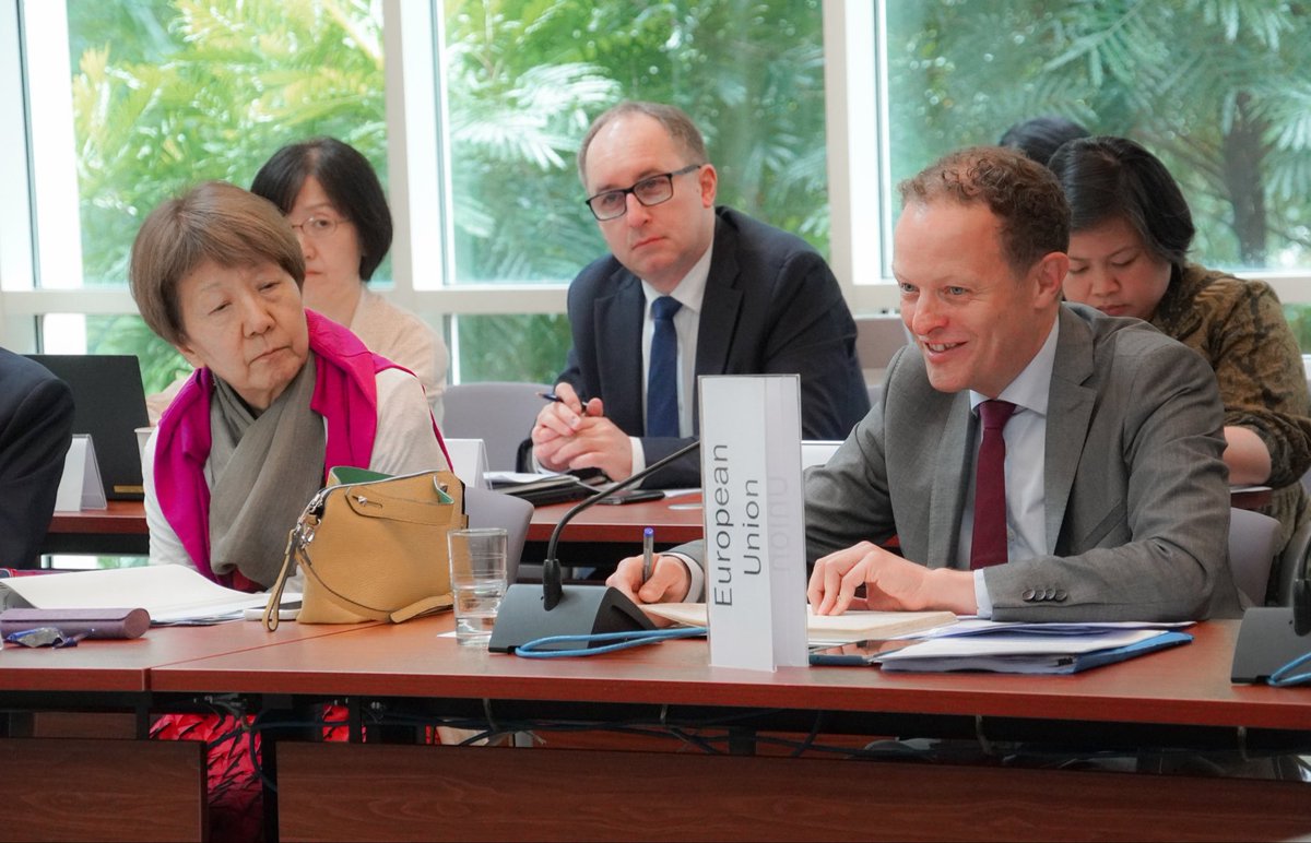 aseforg's tweet photo. 🤝 ASEF welcomed members of its Executive Committee (ExCo) at our Singapore headquarters.
 
ExCo members tackled a full agenda and engaged in productive discussions, including on ASEF's 2025–2026 projects and upcoming 2027 initiatives. 🌏 

After the day’s deliberations, the evening ended in a welcome dinner hosted by ASEF for all delegates to the Board of Governors meeting starting today. 👥
 
The presence of representatives from 8 countries at the meeting underscore their shared commitment to advancing exchanges, cooperation and people-to-people connections between Asia and Europe.