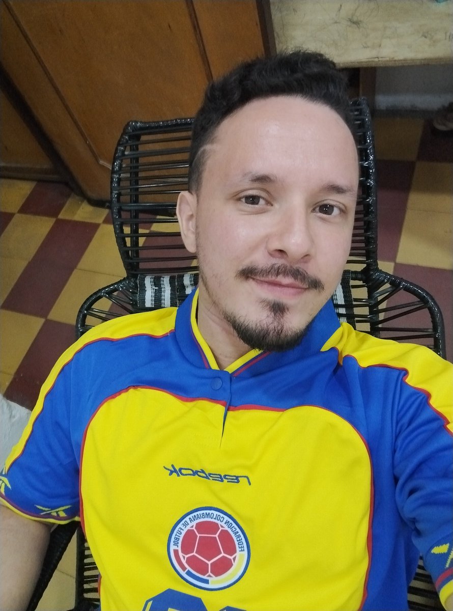 Geo_Uran's tweet photo. Y yo kiske queriendo estrenar la camiseta, quedé 🤡😃 https://t.co/SYzoPGL6Nk
