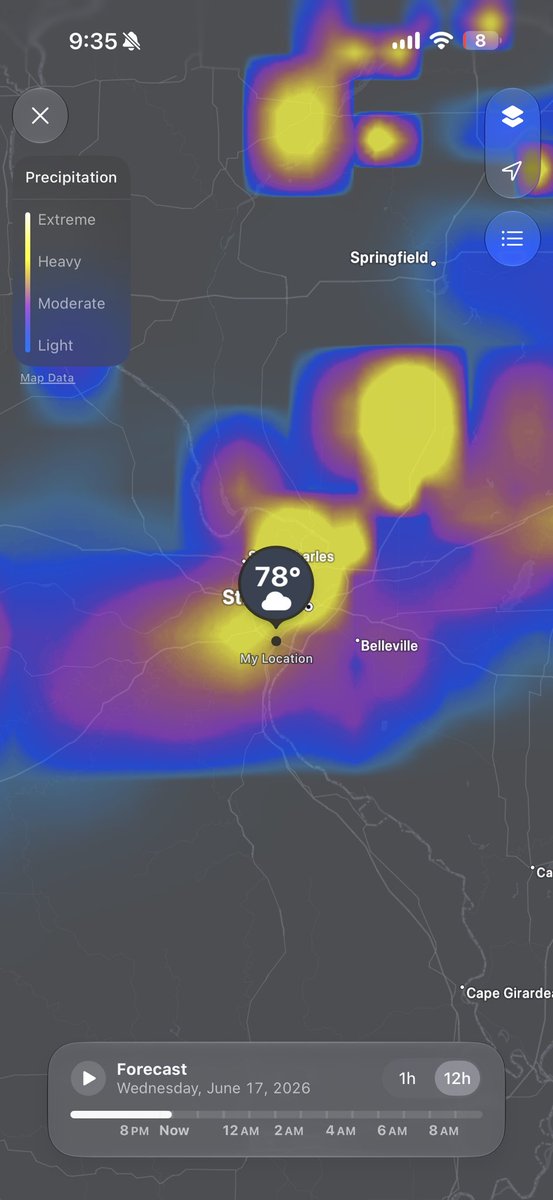 sean_vdr's tweet photo. The Apple Weather app is so aesthetic, but it is absolutely comical how wrong it is. I’ve gotten so many notifications about rain starting soon, not a drop happened. Now the radar shows me in extreme precipitation, but it’s clear enough to see the moon. Crazy. https://t.co/PkNq1ZS80P
