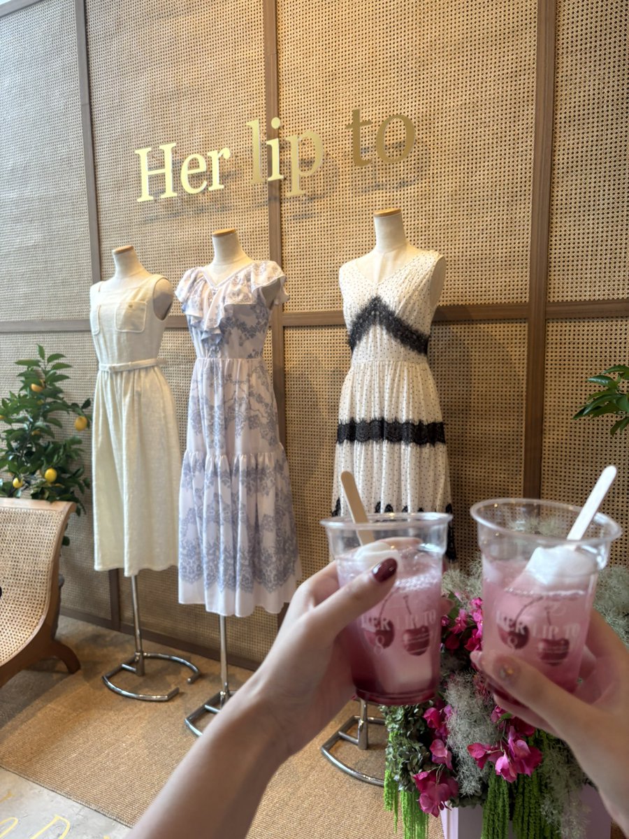 FerPeachee0404's tweet photo. 今更ながら、ポップアップに行ってきました〜🍒
気になるものを絞って行ったはずなのに、実際に見たら��補外に心奪われてました…笑
私は、Dione Summer Knit Dressを
一緒に行った妹はLeira Lace Trim Dressを購入。
試着なしだったので家に帰ってから着用した感想をALTへ📝
#herlipto https://t.co/0gULo8HYCE