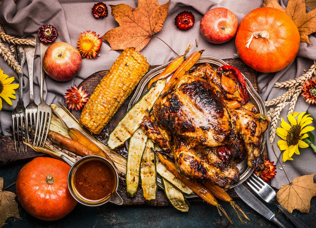 Pancho51385886's tweet photo. [ Spooky-season feast alert! Tender roasted turkey with pumpkin glaze, creamy mashed potatoes, and spiced apple pie—perfect for your Halloween gathering. Order by Oct 28, seats limited! ]， https://t.co/OADVT9DABu