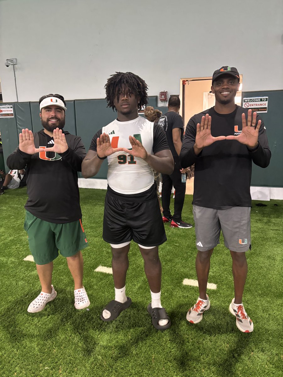 11kuttt's tweet photo. Had a great day at university of Miami!!🧡💚 #canes #football #grind #work @EricKresser @coachtomg5918 @coach_blatch @MattCaruso04 @SFHS_FB @CanesFootball @Coach_Upshaw Thanks for having me! https://t.co/1CdfX05zh3