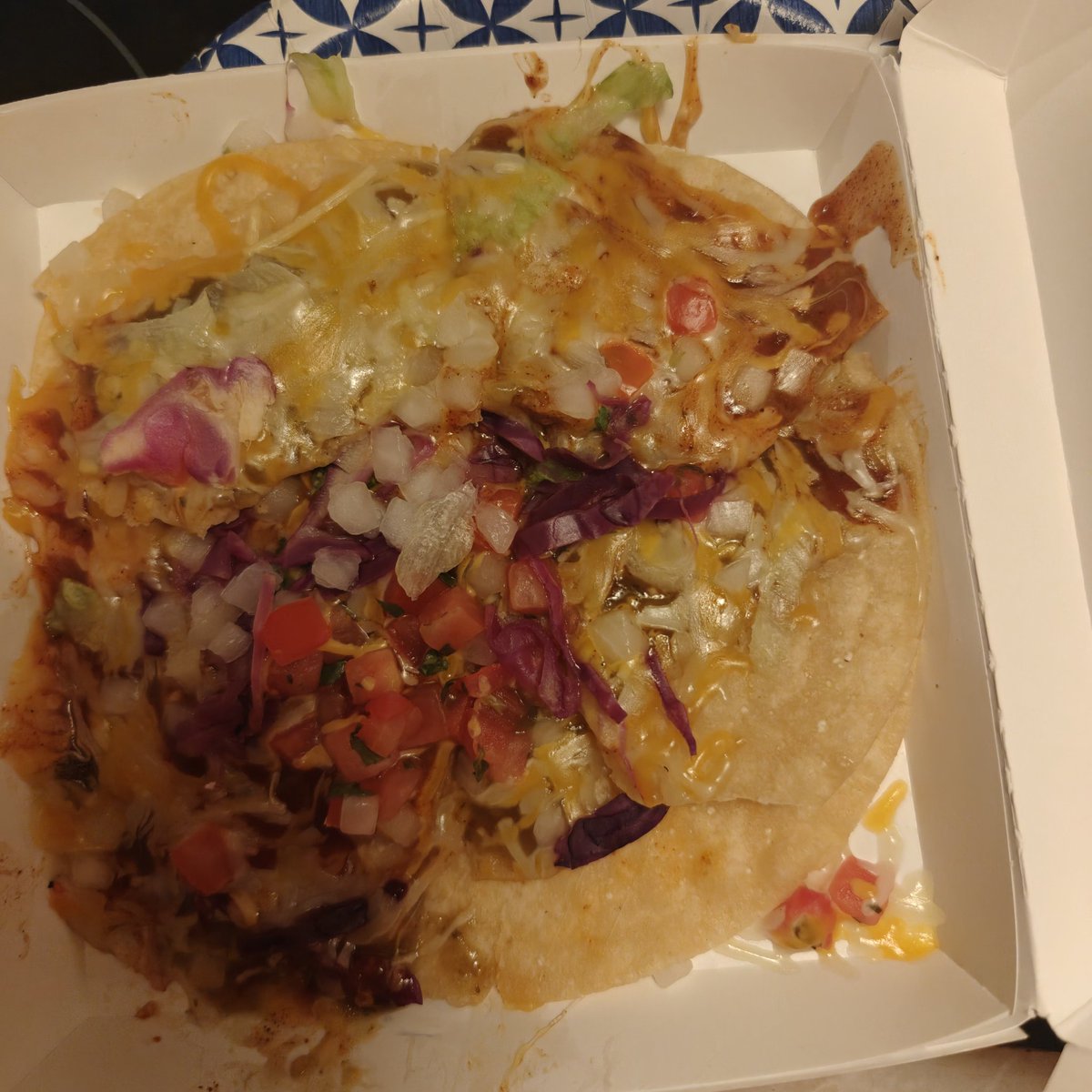 JosephHilstock's tweet photo. @tacobell Ad photo vs reality. https://t.co/C08YsEuish