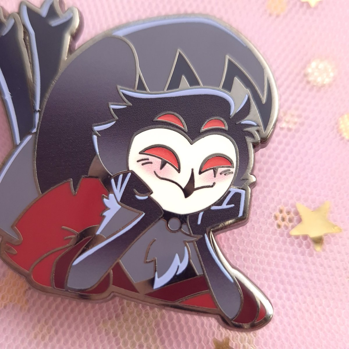 P_goods_factory's tweet photo. ❤️Mission Zero Stolas🕯️
#HelluvaBoss #Stolas #MissionZero
Mission Zero Stolas pin is back!!
Glow in the dark paint turns out so well too, and they are now ready to update in my shop on June 20th with my other episode pins.🧵 https://t.co/24FAmh2cOj