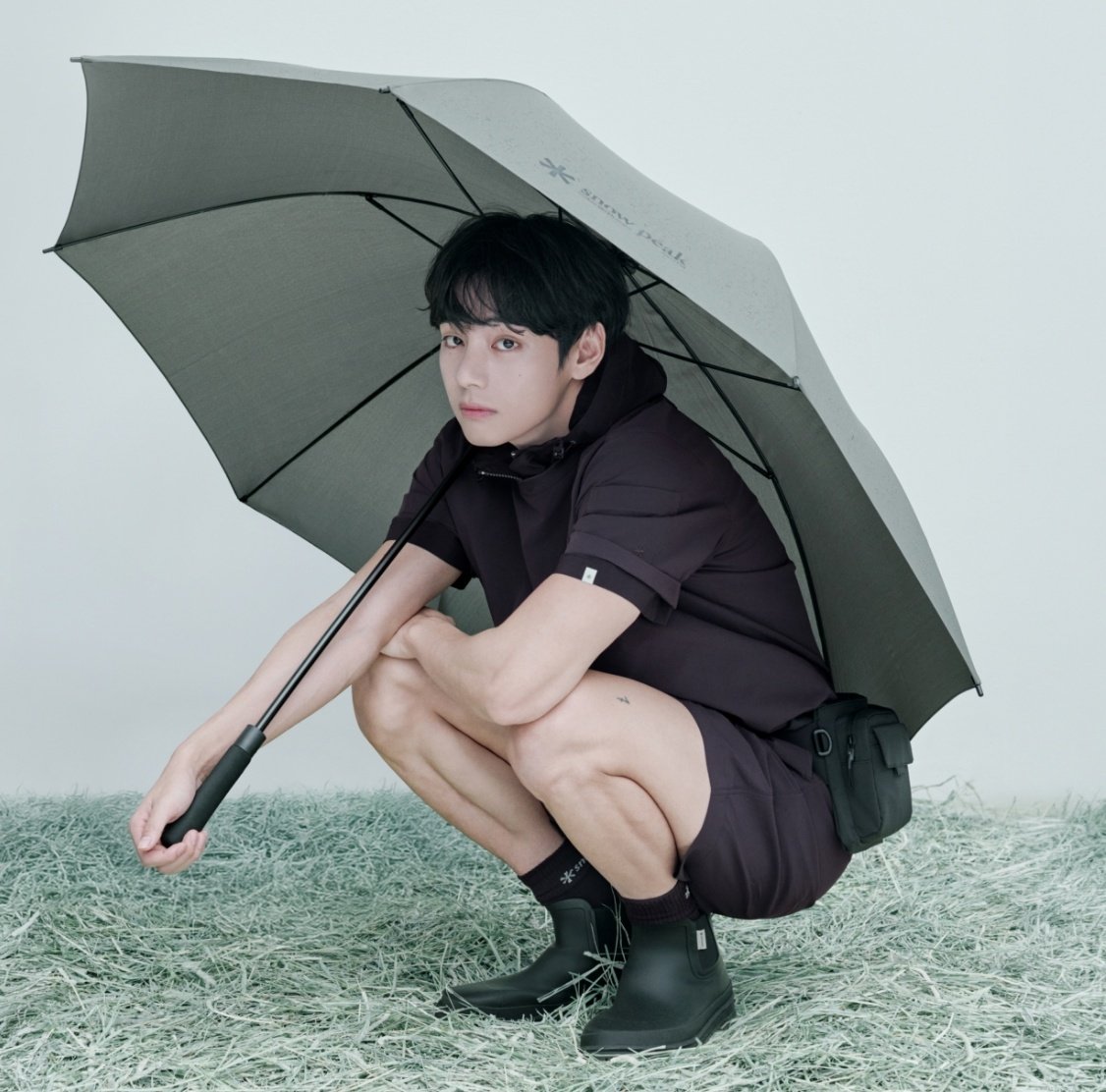 sweetverrytae_'s tweet photo. 📷 Snow Peak Store
#태형 #TAEHYUNG #뷔 #김태형 #V #KIMTAEHYUNG
SNOW PEAK AMBASSADOR V
V FACE OF SNOW PEAK APPAREL
#TaehyungxSnowPeak
#VxSnowPeakApparel https://t.co/kCi74FfLmu