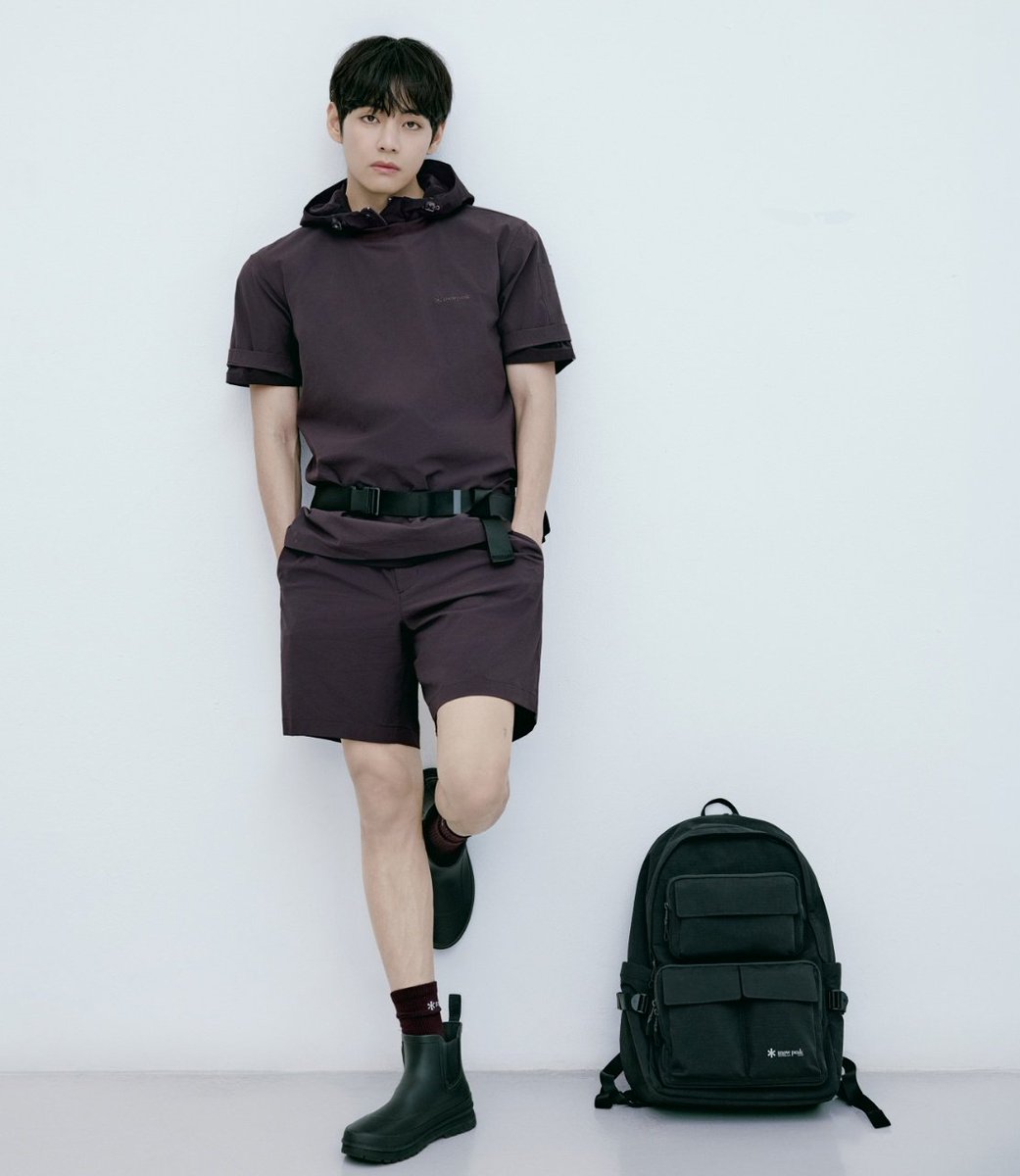 sweetverrytae_'s tweet photo. 📷 Snow Peak Store
#태형 #TAEHYUNG #뷔 #김태형 #V #KIMTAEHYUNG
SNOW PEAK AMBASSADOR V
V FACE OF SNOW PEAK APPAREL
#TaehyungxSnowPeak
#VxSnowPeakApparel https://t.co/kCi74FfLmu