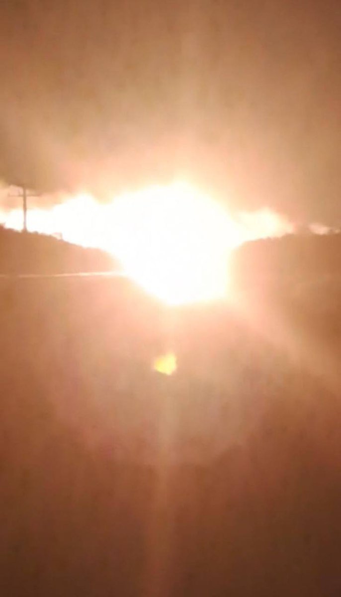 AndySch64494719's tweet photo. In der besetzten Region Luhansk zerstört die AFU Umspannwerke, auf der besetzten Krim werden Angriffe auf die Logistikinfrastruktur durchgeführt. Auf dem Foto ist eine zerstörte Eisenbahnbrücke zu sehen. https://t.co/PJmHVprDvZ