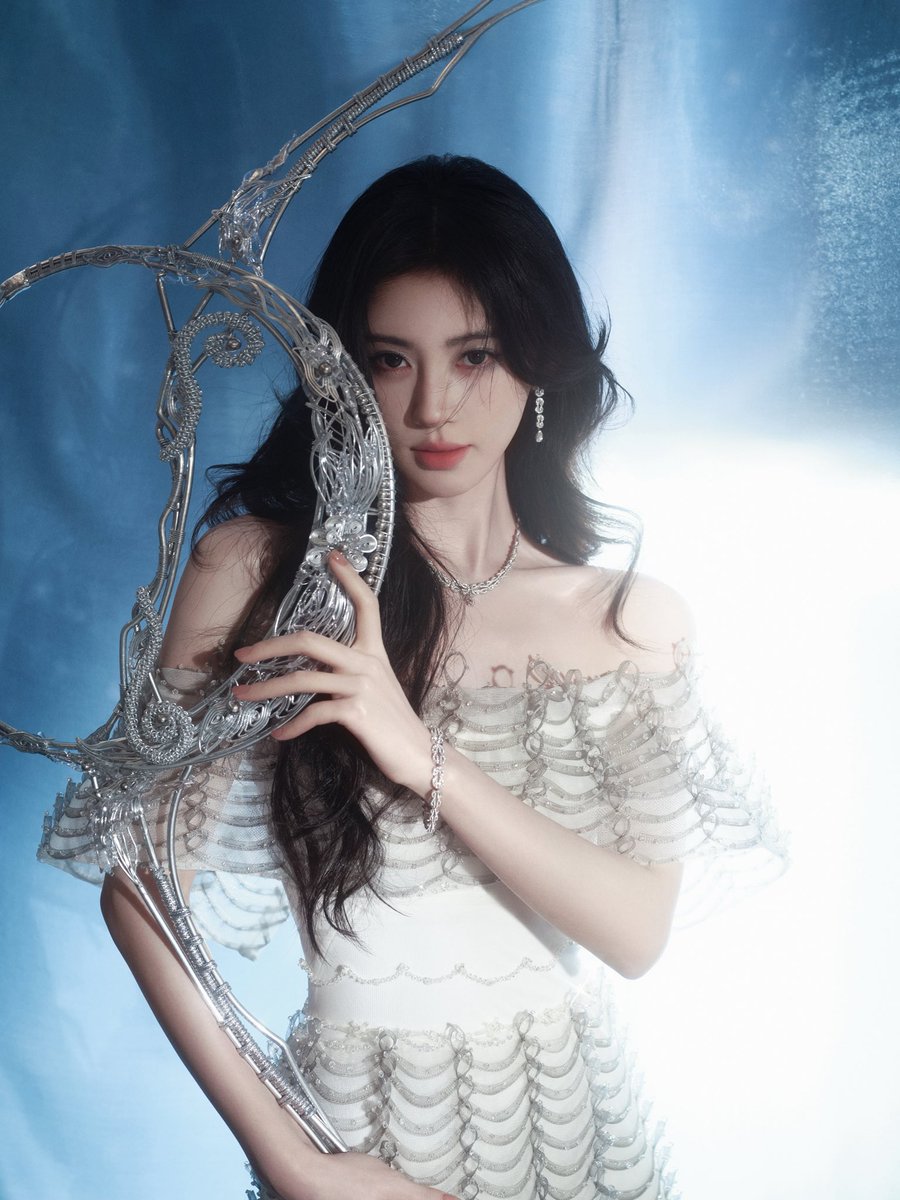 #HappyJuJingyiDay tweet media