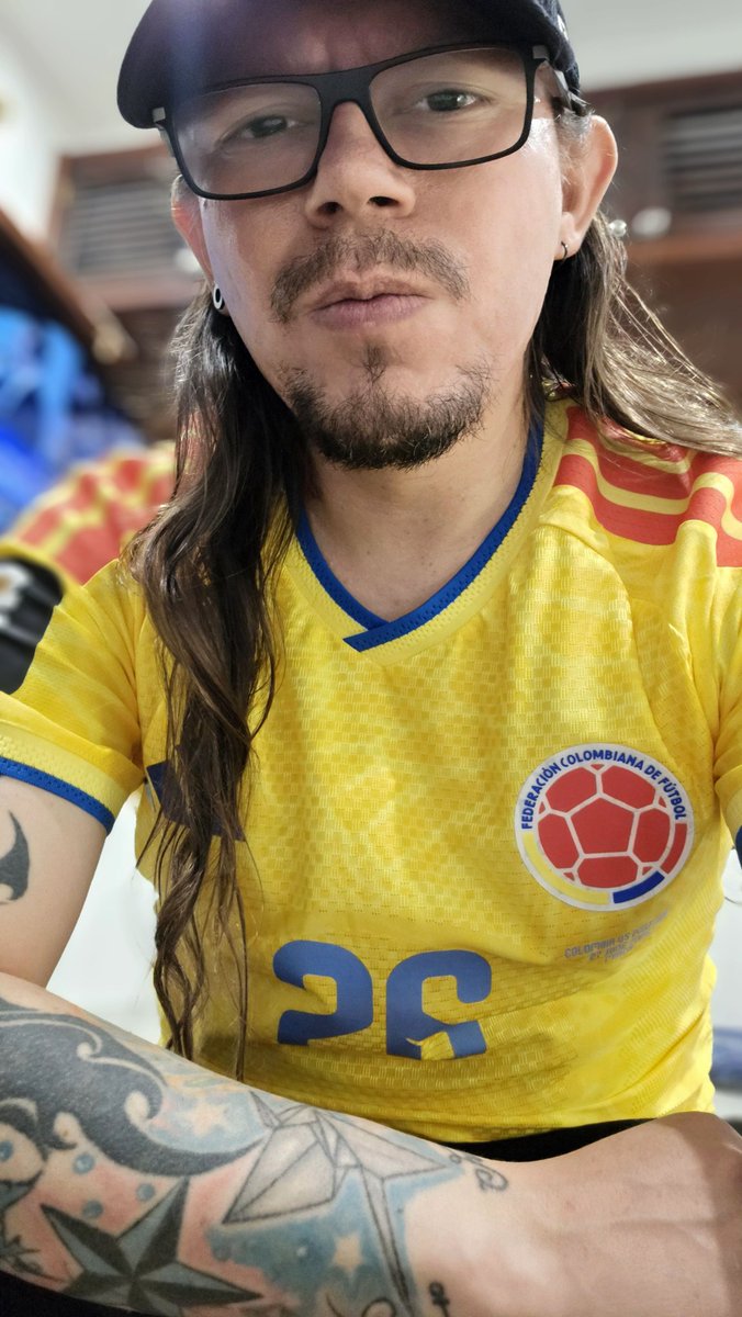 Mechaz10's tweet photo. Vamo que vamoOo!!! 🥳🇨🇴☠️🍻 https://t.co/GcEtVUwd3u