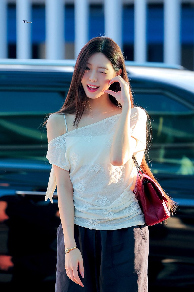 shinsarang_yn's tweet photo. 260618 ICN ❛˓◞˂̵✧ #유나 #YUNA #있지 #ITZY https://t.co/kFrQ6kD7W5