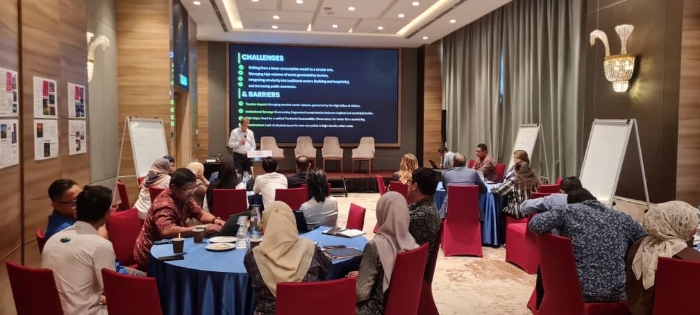 iurc_aa's tweet photo. Day 2 - Cities sharing solutions, inspiring action.

At #IURC CoP5, Debrecen, Sofia, Granada, Pimpri Chinchwad, and Iskandar Malaysia showcased innovative approaches to ♻️ circular economy and 💧 water challenges.

Together, accelerating sustainable and resilient urban futures. https://t.co/PJXqEX9lZ6