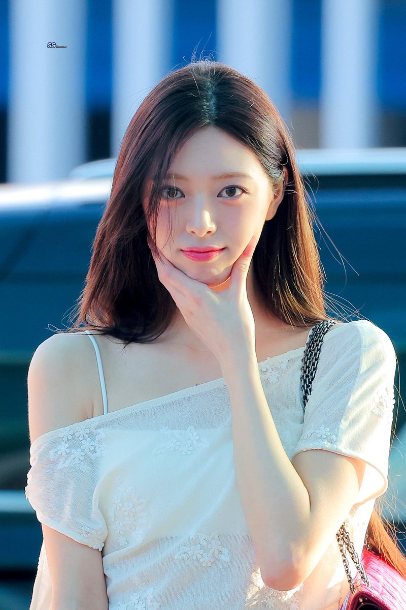 shinsarang_yn's tweet photo. 260618 이뽀라 ㅎㅎ #유나 #YUNA #있지 #ITZY https://t.co/1edGigu518
