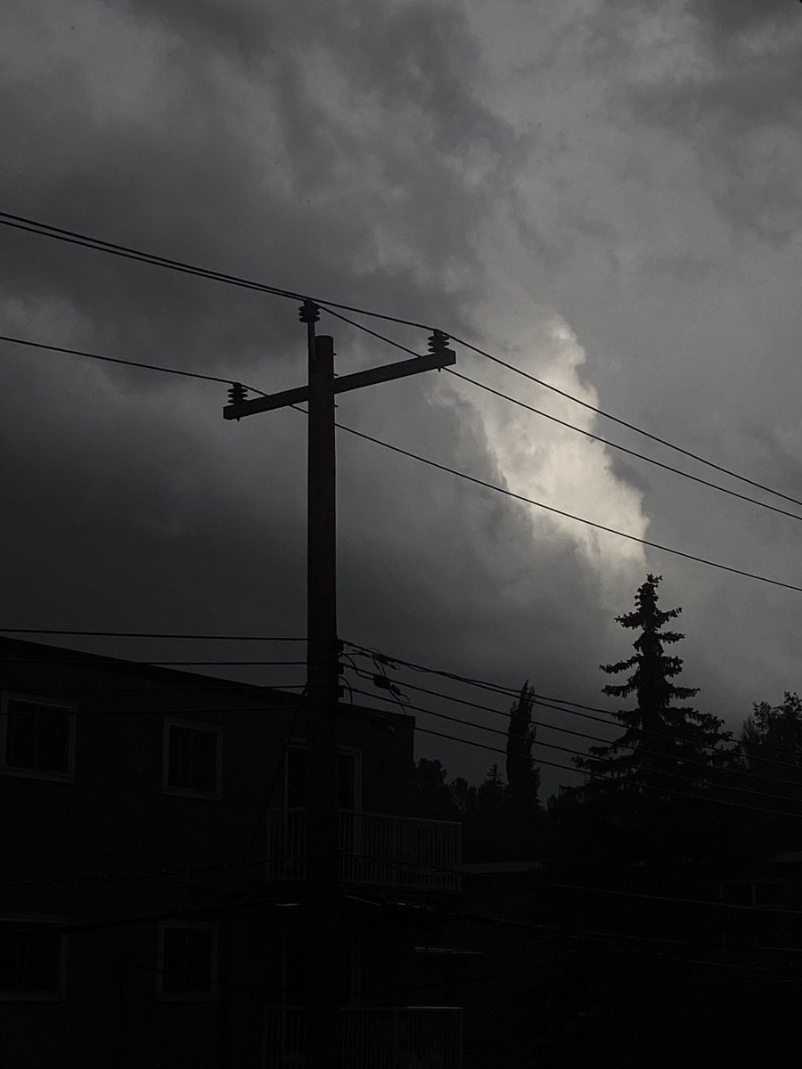 accdntl's tweet photo. Watching storms •:• https://t.co/r1hkRsUpr4