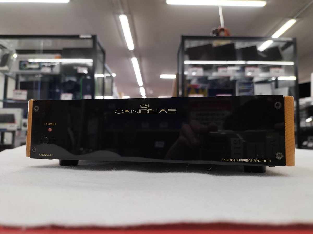 hardushiku's tweet photo. CANDEIASのMODELOというシリーズのフォノイコライザーを品出し行いました!
残念ながらノイズが混じってしまうなどの不具合がありますが、国内流通の少ない大変貴重なモデルとなっておりますので、直せる方!いかがでしょうか!!
#ハードオフ #ハドフのジャンク #CANDEIAS #オーディオ #レコード https://t.co/3MAtCBHERQ