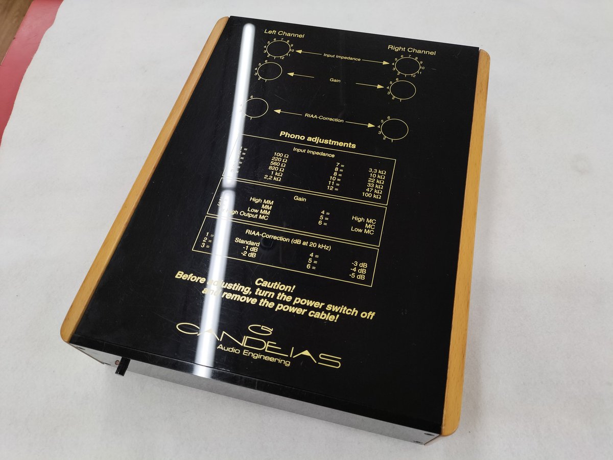 hardushiku's tweet photo. CANDEIASのMODELOというシリーズのフォノイコライザーを品出し行いました!
残念ながらノイズが混じってしまうなどの不具合がありますが、国内流通の少ない大変貴重なモデルとなっておりますので、直せる方!いかがでしょうか!!
#ハードオフ #ハドフのジャンク #CANDEIAS #オーディオ #レコード https://t.co/3MAtCBHERQ