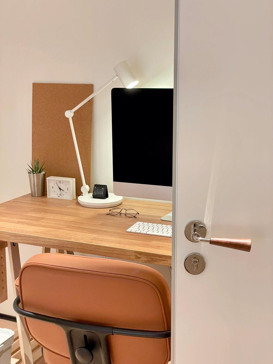 mommyizatica's tweet photo. Got my first self-made apartment key today! The tiny space now feels like mine—small wins hit different https://t.co/dH7OSjBZso