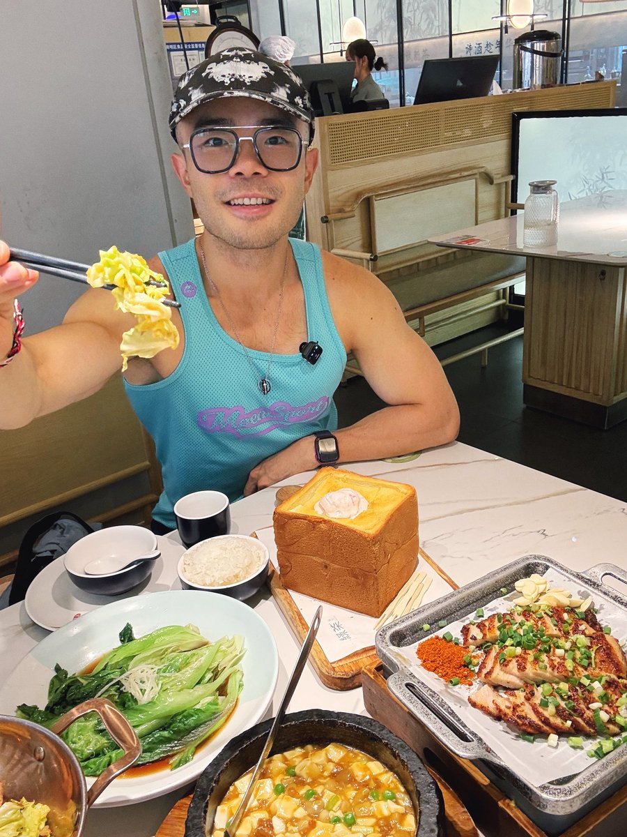jer_licious's tweet photo. The meal was very well-rounded, with meat, vegetables, dessert, and staples all included.
As someone who works out regularly, I personally would have preferred a bit more protein, but the vegetable portions were generous.

#foodie #FoodFind https://t.co/rFKukQRTUC