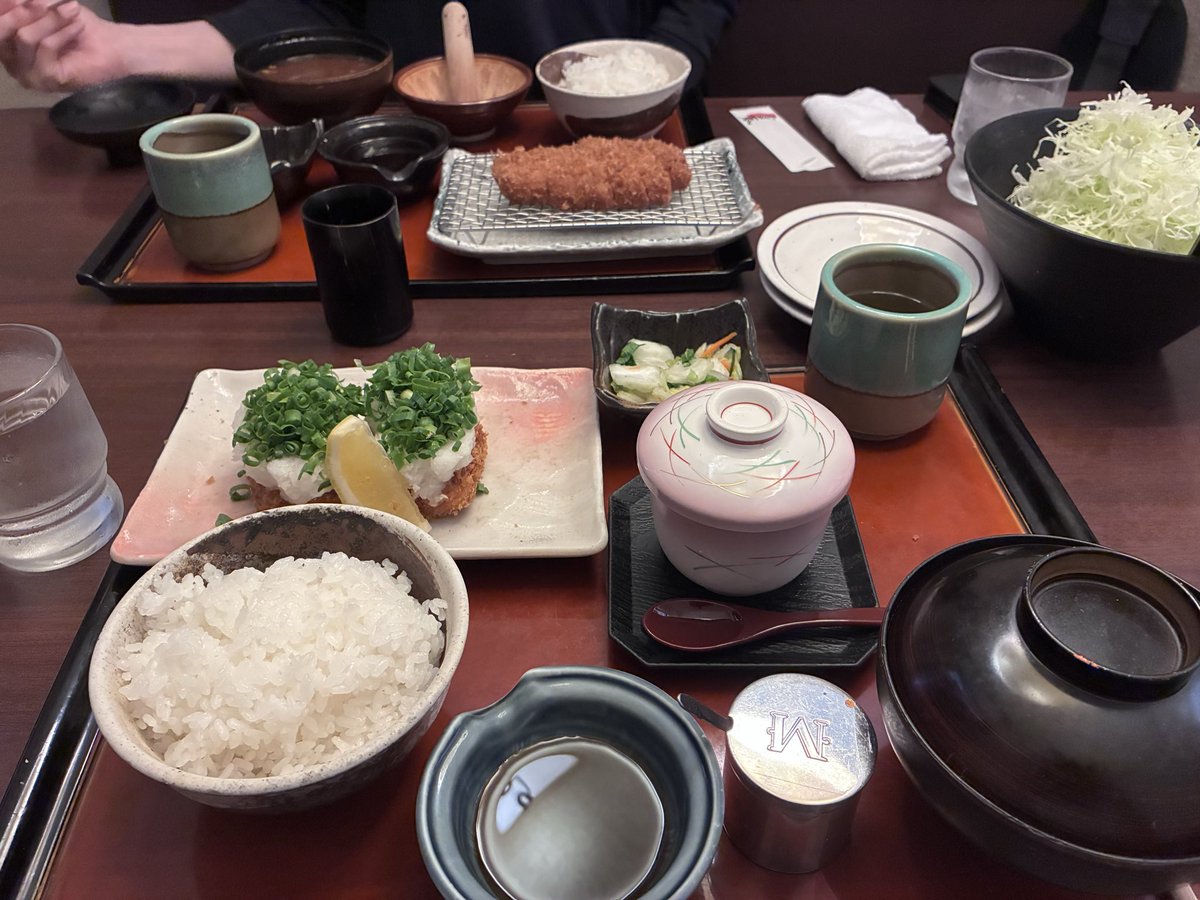 maple_5t0ry's tweet photo. 言葉を「点」としてとらえず、
「面」があると理解してとらえる。

人間関係も同じだな。

いい言葉だ(◜ᴗ◝ )
結局は、想像力がある人が賢い✨

最後にカツなら、それで良い👌

この写真でカツじゃないのは、どぉ〜れだ

P.S.めぷは、疲れています。 https://t.co/gWW1tjaH45