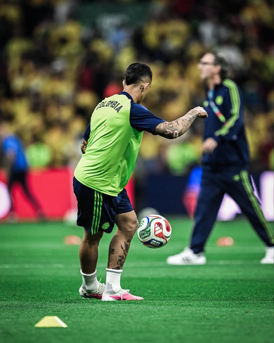 AfoSuarez's tweet photo. Mi primer mundial y yo también estoy calentando. #SelecciónColombia #mundialdefútbol #Colombia https://t.co/qmsfbxiv3j