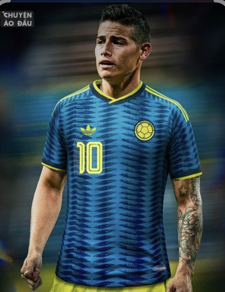thata_bas's tweet photo. Eu estou muito doida ou o uniforme da Colômbia lembra muito a Dory do Nemo???  Kkkk juro! #copadomundo #mundialdefútbol2026 #CopaNaCazéTV https://t.co/vb7kswL5Ho