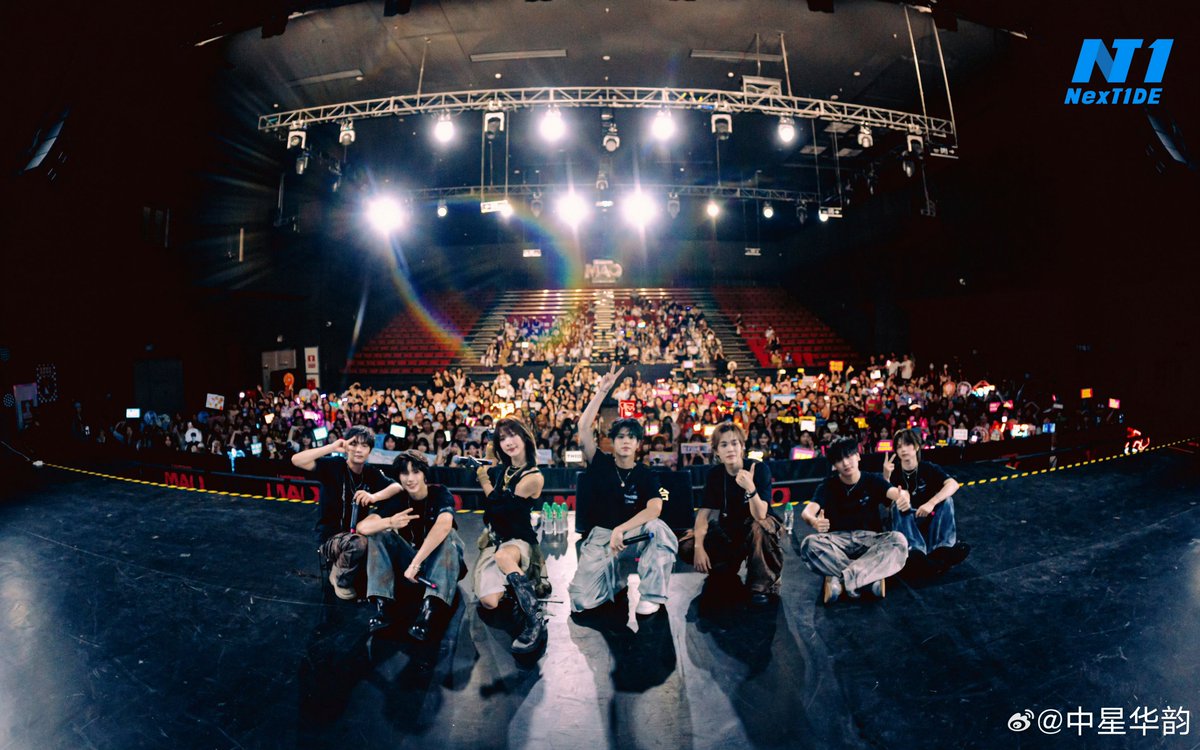 OMARIO_CLUBTH's tweet photo. [ OMAR in 中星华韵’s Weibo Update! ] #OmarUpdate ! 15062026

" ทัวร์คอนเสิร์ต 'Still here' ปักหมุดที่เซินเจิ้น รูดม่านปิดฉากลงอย่างงดงามท่ามกลางเสียงเชียร์อันกระหึ่มในค่ำคืนฤดูร้อน!

ขอขอบคุณโอนาทุกๆ คนที่มาร่วมสนุกกันในฮอลล์ พลังร้อนแรงของพวกคุณทำให้ค่ำคืนที่เซินเจิ้นลุกโชนและเปี่ยมไปด้วยความทรงจำ จากเสียงเพลงที่เคยเปิดวนซ้ำๆ ในหูฟัง สู่ภาพความจริงที่ปรากฏอยู่ตรงหน้า ฤดูร้อนปีนี้สมบูรณ์แบบที่สุดได้ก็เพราะมีพวกคุณนะ

Still Here จะอยู่ตรงนี้เสมอ

การพบกันครั้งต่อไป เราจะเปล่งประกายยิ่งกว่าเดิมอย่างแน่นอน ✨"

🖇️https://t.co/CrwRcF28tV

#NexT1DE_OMAR #tOmar
#唐奥玛 #OmarTang #NexT1DE