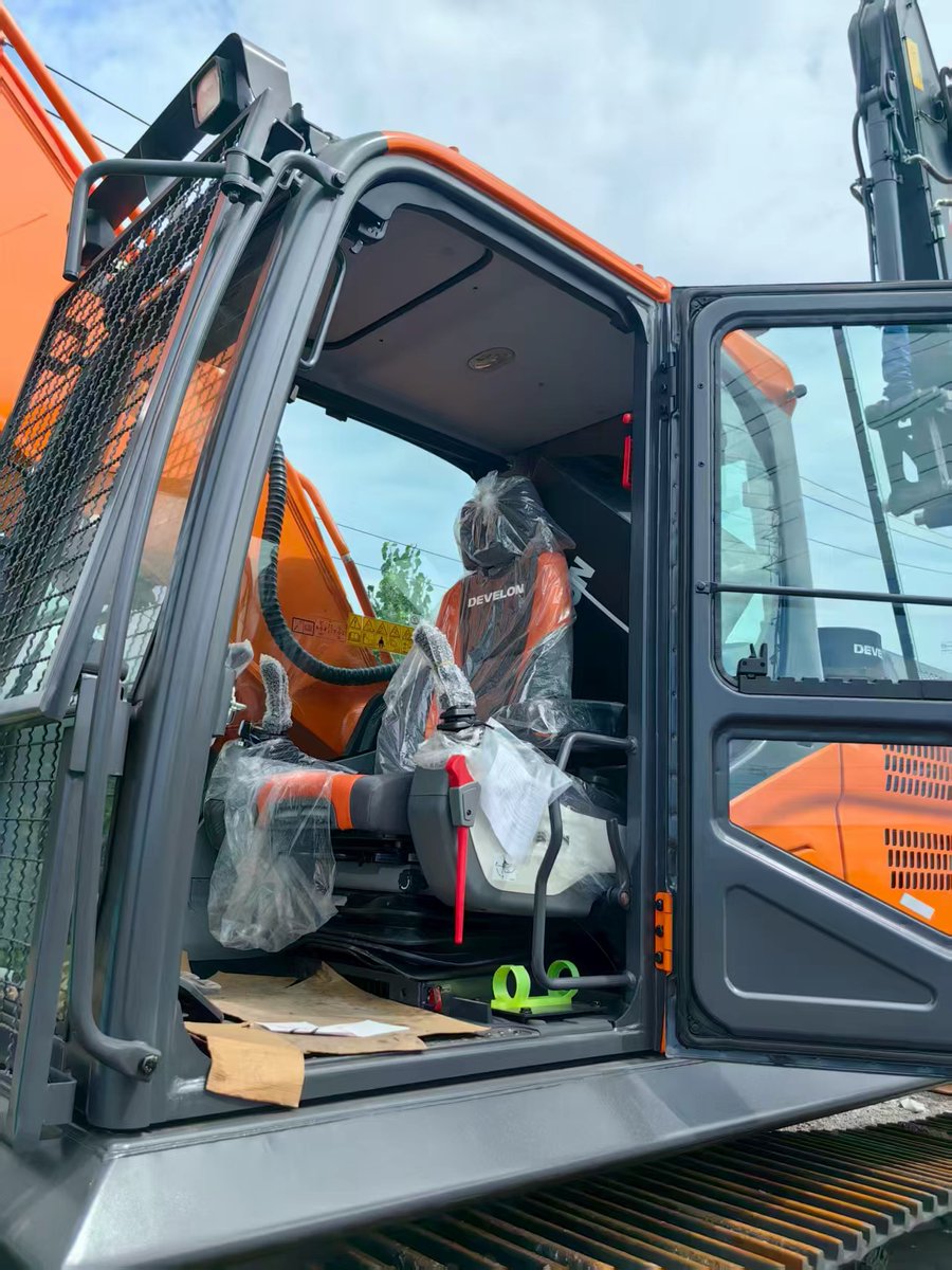 LexiYu0301's tweet photo. DEVELON DX360LCA-7B Excavator
🔥 On sale now — only a few units left!

Contact us for quotation &amp; details.
📲 WhatsApp: +86 15014198974

#DEVELON #DX360LCA7B #Excavator #ConstructionEquipment #HeavyMachinery #MachineryExport https://t.co/zDBkKPPM1w