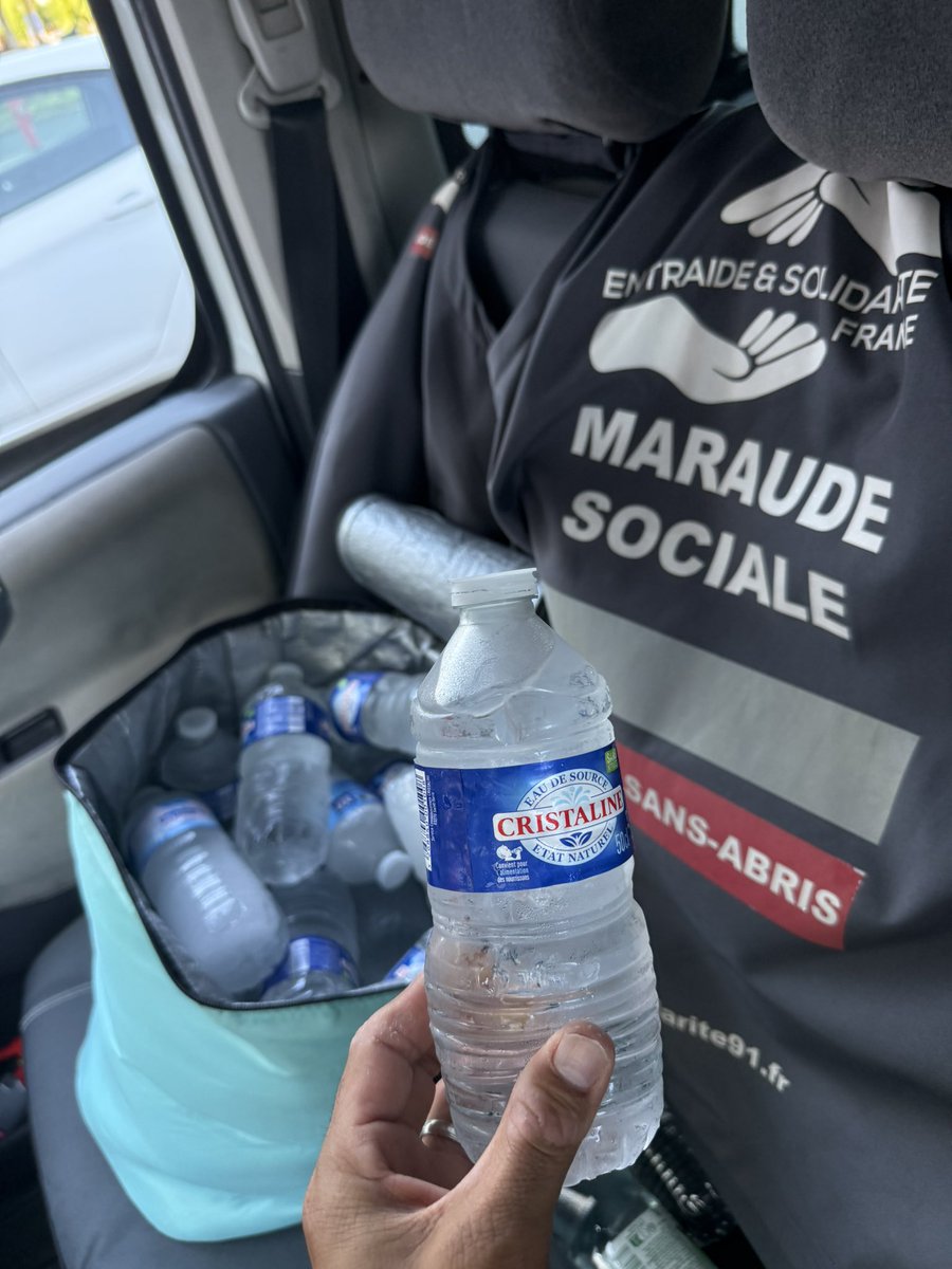 entraidesolida2's tweet photo. Face à la canicule notre association est mobilisée pour les personnes fragiles 👏🏼
https://t.co/QTO1apvzYw https://t.co/jDa2ztNvKk