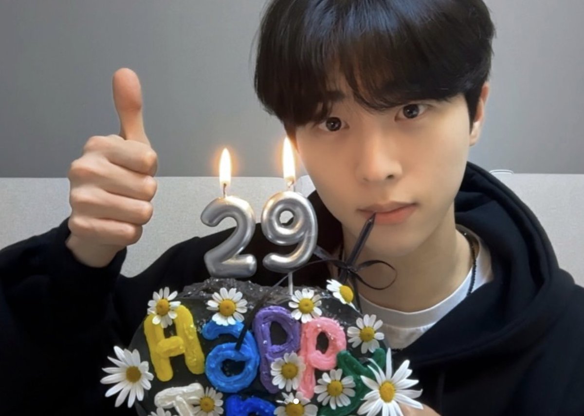myballoon_korea's tweet photo. We delivered a special gift from Kim Mu Jun's fans.
We hope it made his day a little brighter!
Join us again for your next fan gift project.
#๊น๋ฌด์ค #KimMujun #ใญใ ใ ใธใฅใณ #kpop #kActor #fangift #kdrama #้ๅฝไฟณๅช #้ๅฝใใฉใ https://t.co/1VxWIe3Im8