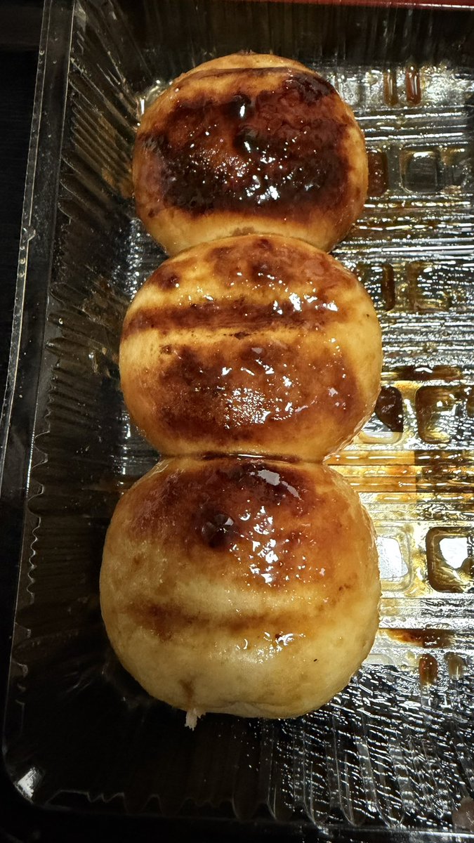 minatomapon's tweet photo. あん入りの焼きまんじゅう美味しい https://t.co/t5ZMlx3Hzj