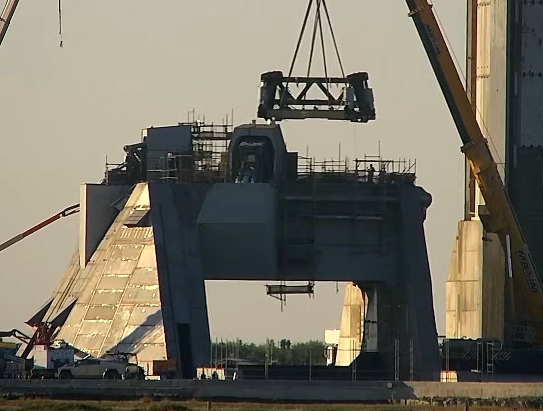 newerainspace's tweet photo. OLM2 at Starbase on November 8, 2025

Just looking at this metric alone, LC-39A’s Starship launch pad is over 7 months behind Pad 2 in construction progress.
📸NSF | Starbase Live | https://t.co/4bZFjiIykH @NASASpaceflight https://t.co/C46Oaf8tvU