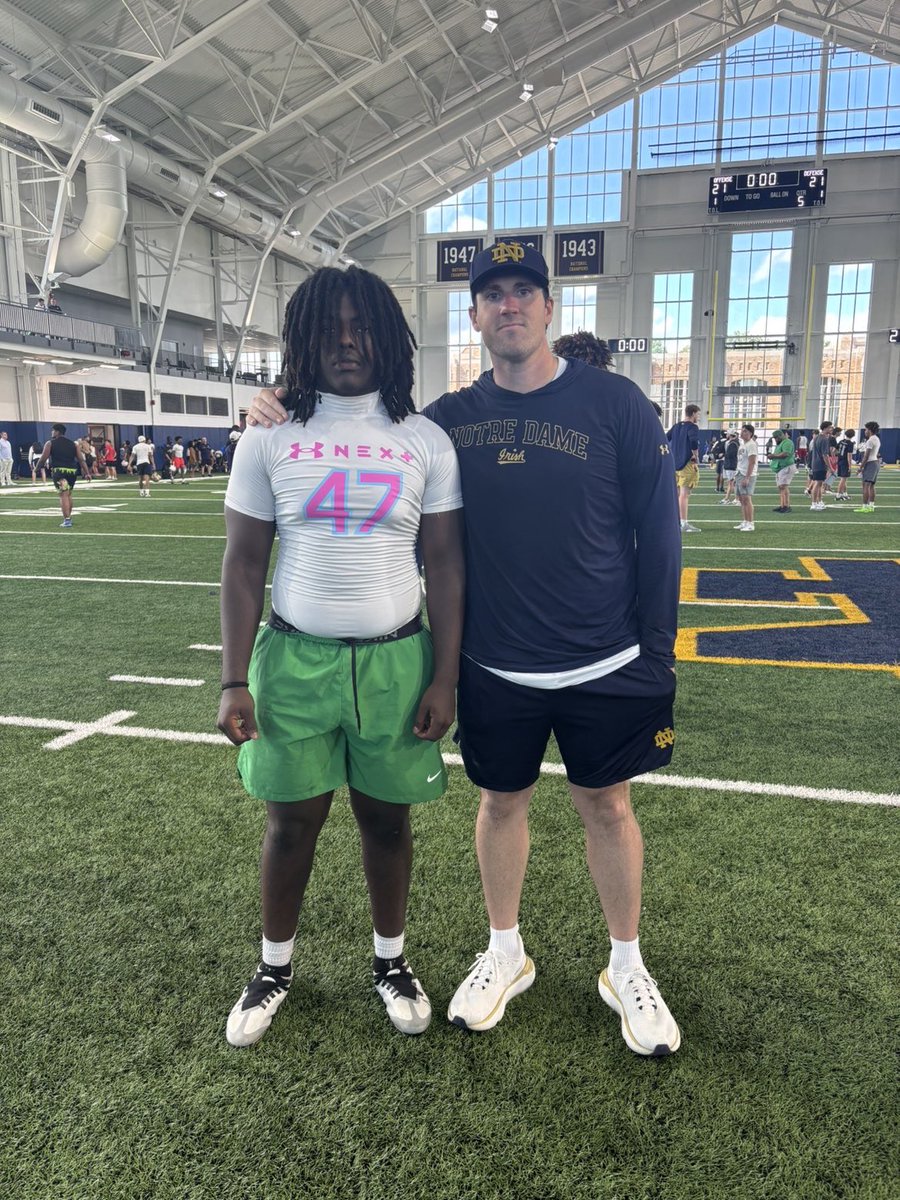 7Oline_Tony4's tweet photo. Today was an unforgettable experience at Notre Dame. I’m truly blessed and thankful to be part of the Fighting Irish Camp and tour. ☘️@CoachJoeRudolph @AaronHenry7 @CoachDelaney52 @ChrisMaragos @HerreraRecruits https://t.co/kEqPZhOwPp