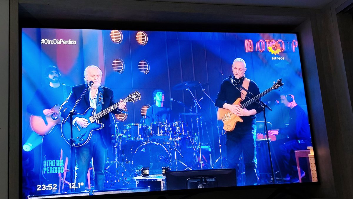 roxana_nst's tweet photo. Gracias totales @otrodiaperdidok una noche a pura emoción y nostalgia!!! Lebon y Aznar, Seru Giran eternamente 🥹💖😍 https://t.co/ttYTAT4iAR