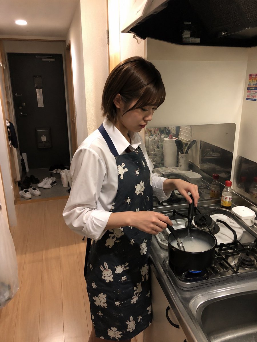 AI_kenky's tweet photo. うちを勝手に溜まり場にしてるギャルの一人。
風邪で学校休んだら、お粥作って部屋でスマホいじりながら「ちゃんと食べるまで見てるから」って居座ってる。 https://t.co/CyYvkE2yqv
