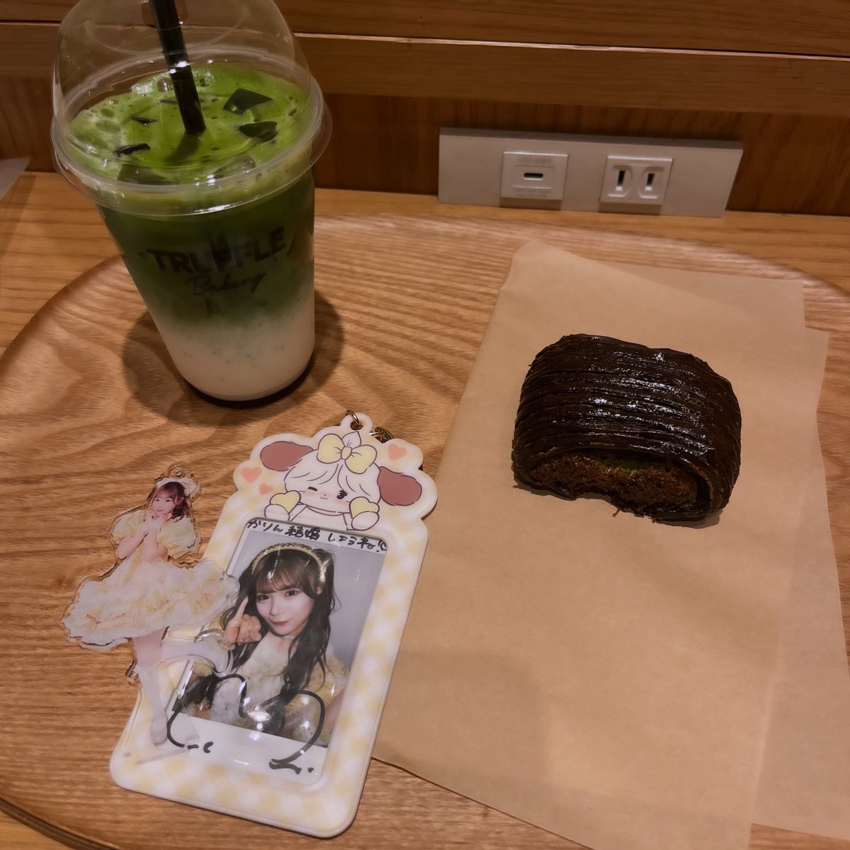 risamelosan's tweet photo. 時間あるから念願ドバイチョコ食べにきた https://t.co/Bf8qwBSbxY