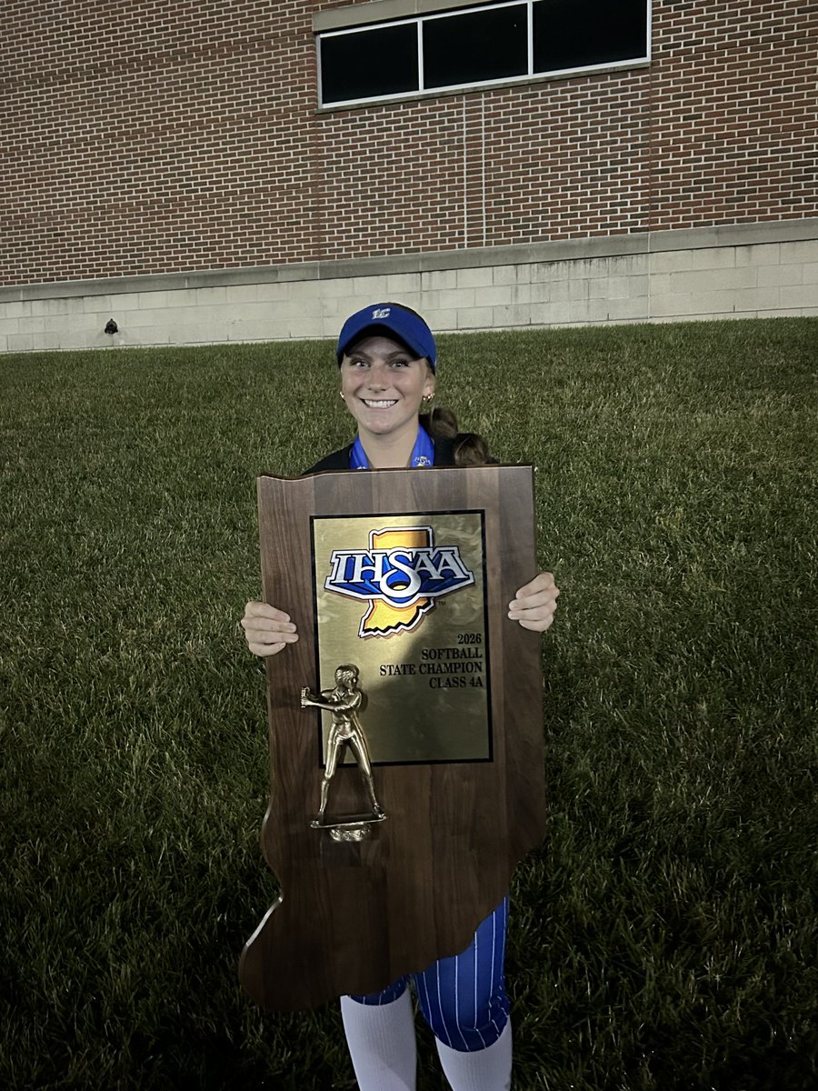 avad2028's tweet photo. The high school season ended, but the journey wasn’t over. Getting called up for the postseason and watching this team grind to bring home a STATE CHAMPIONSHIP has been completely surreal. So incredibly happy and blessed to be a part of this history. 🥇✨️ @LakeCentralSB https://t.co/W8qXVexfxJ