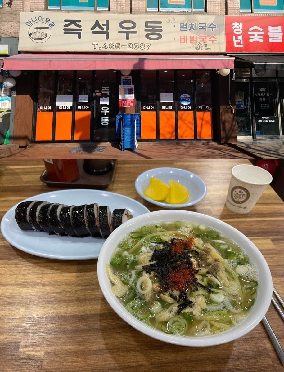 Tech_Meow's tweet photo. 흑백요리사 돌아이 윤남노 셰프가 극찬하는 중곡동·광진구 맛집 ✨️

1. 홍별감네 : 생삼겹살 + 풍성한 반찬 세트  
반찬이 파인다이닝급으로 퀄리티 높고, 고기 신선함. 안성재 셰프도 단골로 꼽는 중곡동 삼겹살 5대장. 밥+술이 술술 들어가는 집.

2. 뽀빠이 기사식당 : 24시간 돈까스·보쌈정식  
든든한 기사식당 스타일 한 그릇 요리. 언제 가도 맛있고 양 많음. 야식·해장 최고 노포.

3. 마니아우동 : 즉석 우동·비빔국수  
중독성 강한 국수 메뉴들. 저렴하고 추억의 맛. 늦은 밤 야식으로 딱.

4. 청정활어회직판장 : 신선 활어회·사시미  
신선도 좋고 가격 대비 만족도 높음. 늦은 시간까지 영업하는 단골 횟집.

5. 중곡동 막창집 (대구참막창 스타일) : 셀프 막창구이  
10년 단골 집. 잡내 적고 맛있어서 “맛없다고 한 사람 없다”는 평. 홍별감네랑 세트 강추.

6. 거북이 삼겹살 : 또 다른 삼겹살 옵션  
홍별감네 근처, 고기 선택지로 좋음. 클러스터 내에서 번갈아 가기 편함.

윤남노 셰프 사랑하는 중곡동 먹방 투어 가보세요 🍖🍜