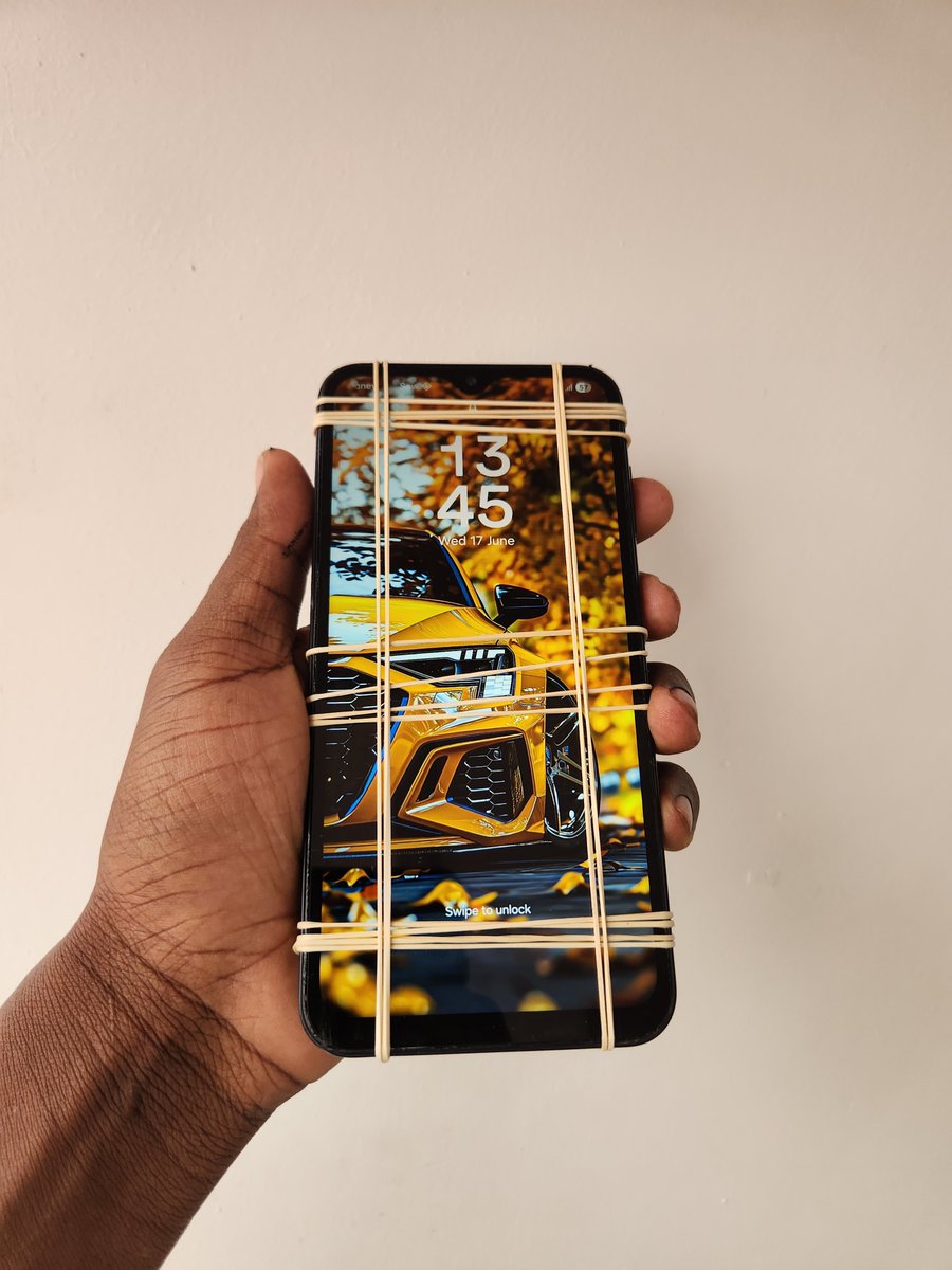 Dennopere's tweet photo. Broken screen? 💧 Water damage? 🔋 Not charging?
We fix it fast! ⏱️ Affordable 💸 Guaranteed 🔒
📞 Call: 07012 13132 
📍 Simara Mall 3rd floor shop 1
*Get your phone back! 📱* https://t.co/xK4opZjXMs