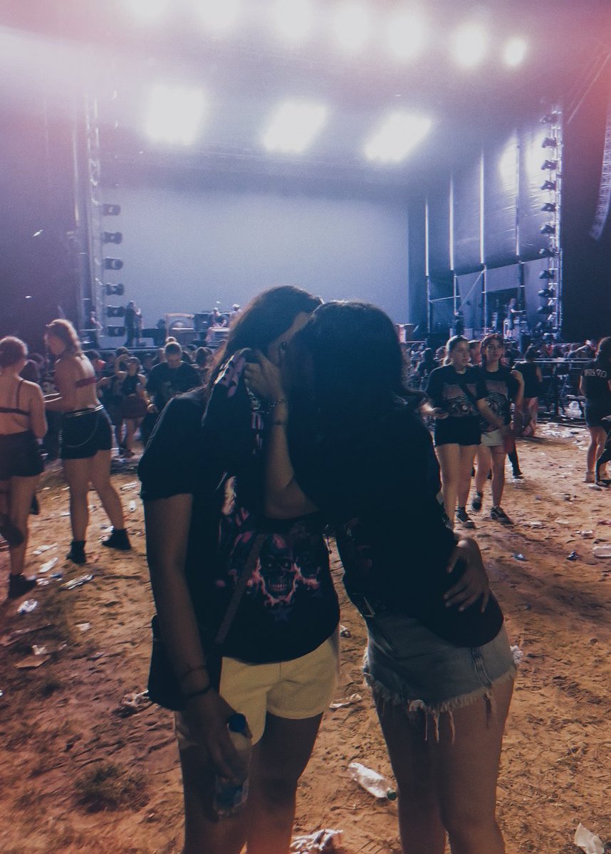 guizmr's tweet photo. después de los recitales , tu amor y el fernet ☪︎ ִ ֶ֢࣪⋆ https://t.co/N51t60EWq3
