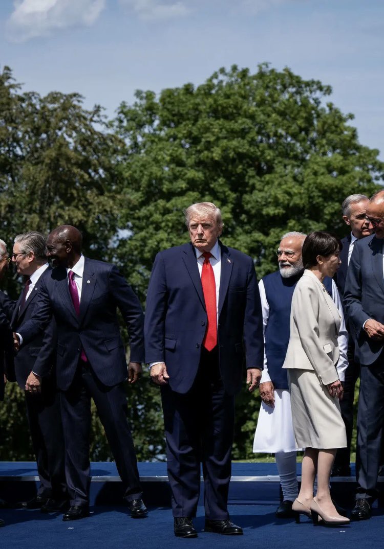 MichelleDewk's tweet photo. The laughingstock of the world https://t.co/MlRmy9T8XU