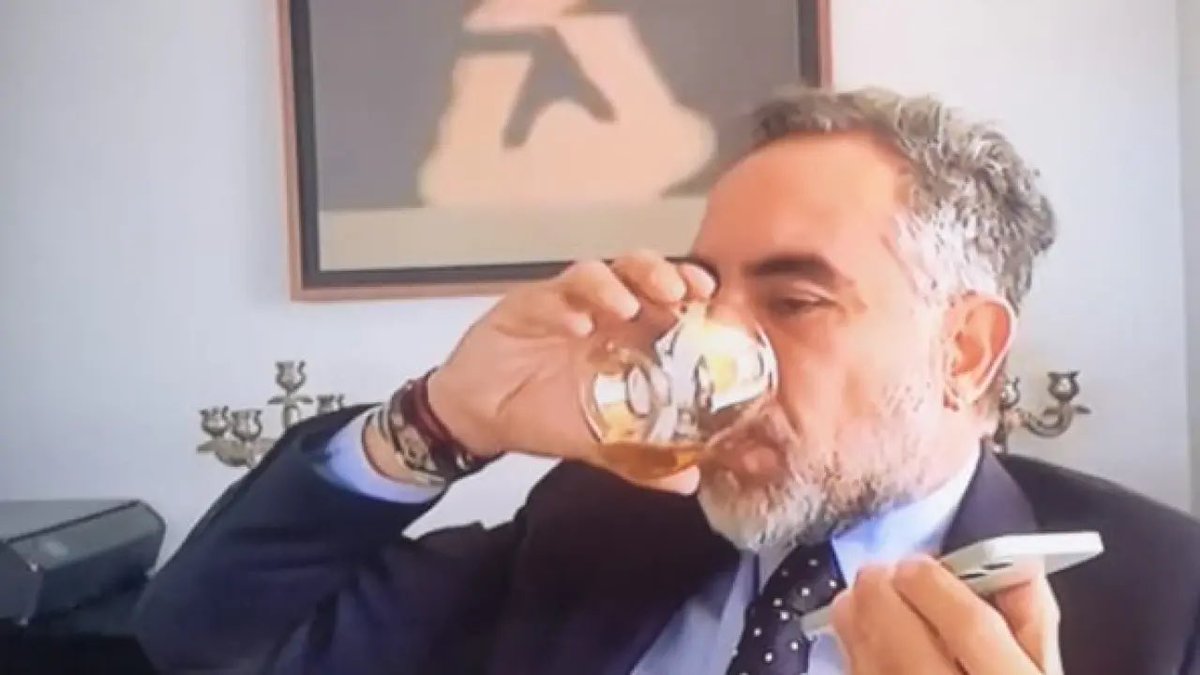 elchiflamicas's tweet photo. Pausa de hidratación https://t.co/DZEwwuhGlG
