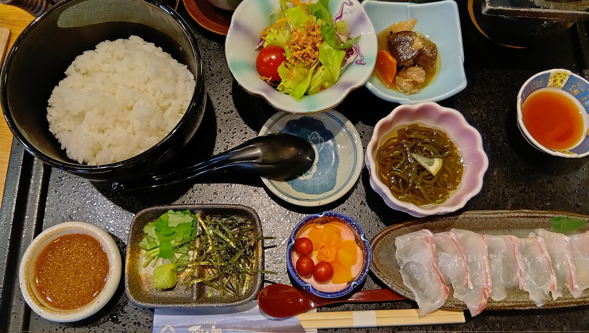 fmkr454's tweet photo. これから久しぶりの磯太郎さんで鯛茶漬けをいただきます✨
残念ながらイカは泳いでませんでした🦑

#いけす料理磯太郎 https://t.co/3K9qVqj2kD